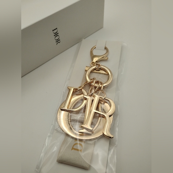 Dior Luxurious Gold Key Holder - Picture 3 of 3